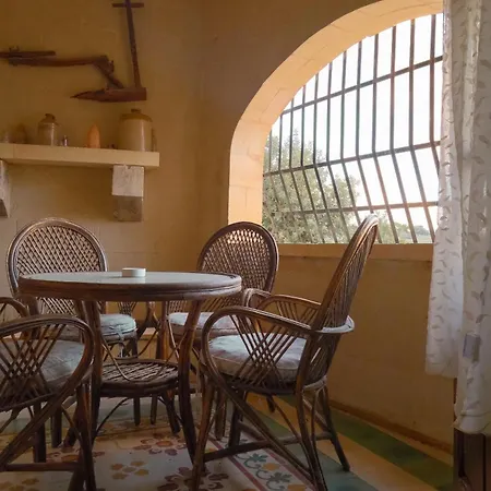 Secluded Maisonette With Caved Pool