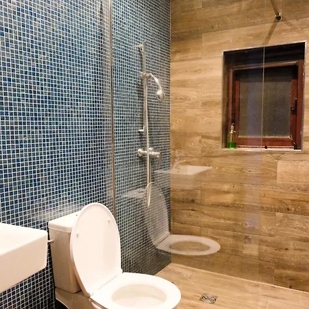 Secluded Maisonette With Caved Pool *